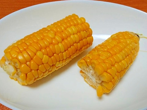 茹でトウモロコシ(皮あり)